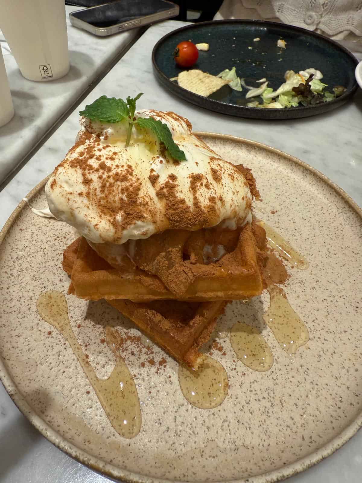 noa caffe - apple pie waffle